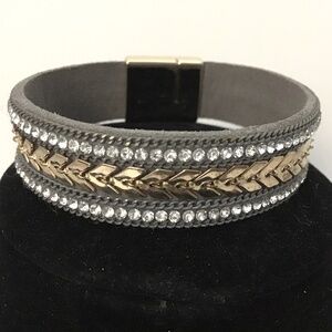 Trendy Black Leather Bling Bracelet with Magnetic Closure
